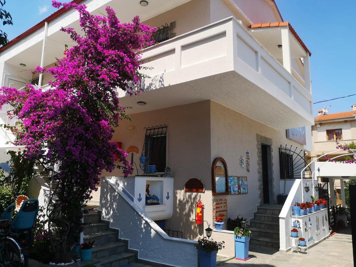 Haus Niko And Appartement Nea Poteidaia